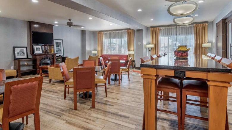 <b>Hampton Inn Brownwood Lobby</b>. Images powered by <a href="https://iceportal.shijigroup.com/" title="IcePortal" target="_blank">IcePortal</a>.