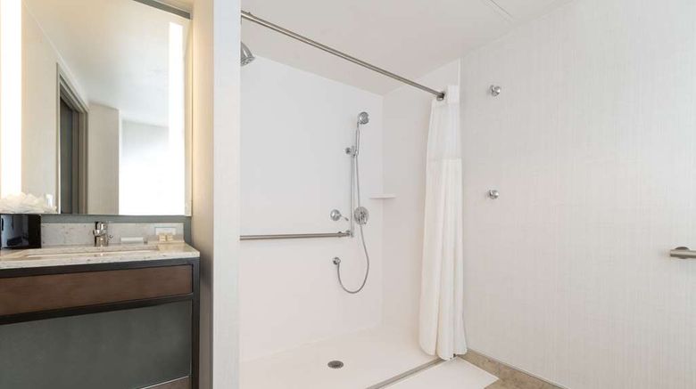 <b>Hilton Garden Inn BWI Airport Room</b>. Images powered by <a href="https://iceportal.shijigroup.com/" title="IcePortal" target="_blank">IcePortal</a>.