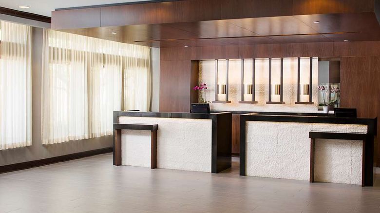 <b>Doubletree by Hilton - BWI Airport Lobby</b>. Images powered by <a href="https://iceportal.shijigroup.com/" title="IcePortal" target="_blank">IcePortal</a>.