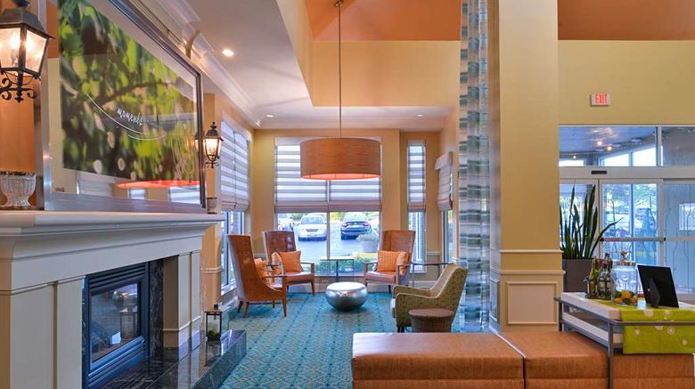 <b>Hilton Garden Inn Columbia Lobby</b>. Images powered by <a href="https://iceportal.shijigroup.com/" title="IcePortal" target="_blank">IcePortal</a>.