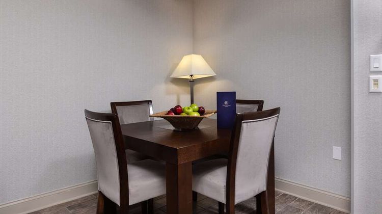 Inn at the Colonnade, a Doubletree Hotel Room