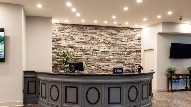 <b>Inn at the Colonnade, a Doubletree Hotel Lobby</b>. Images powered by <a href="https://iceportal.shijigroup.com/" title="IcePortal" target="_blank">IcePortal</a>.
