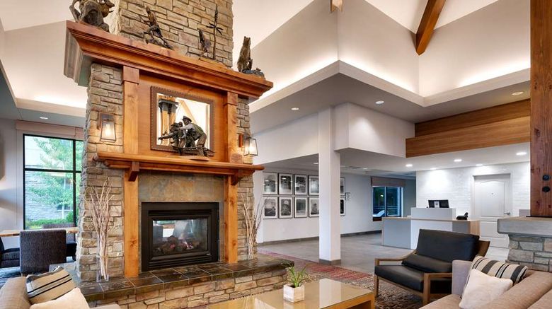 <b>Hilton Garden Inn Bozeman Lobby</b>. Images powered by <a href="https://iceportal.shijigroup.com/" title="IcePortal" target="_blank">IcePortal</a>.