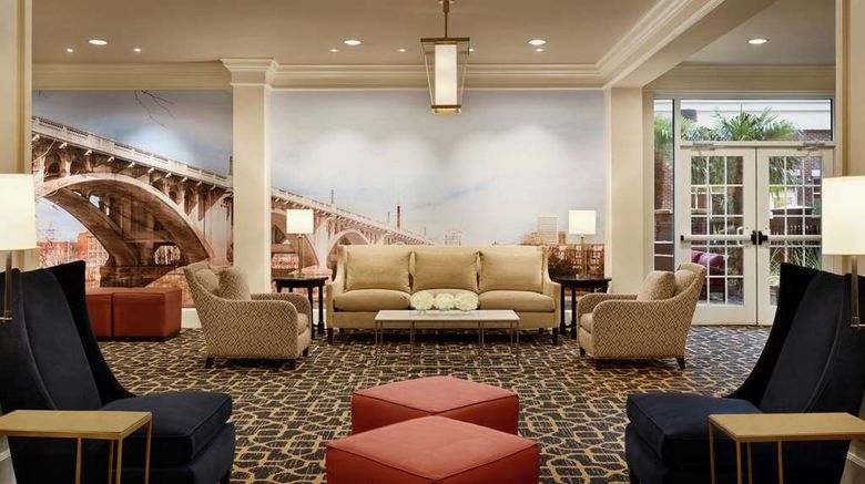 <b>Hilton Columbia Center Lobby</b>. Images powered by <a href="https://iceportal.shijigroup.com/" title="IcePortal" target="_blank">IcePortal</a>.