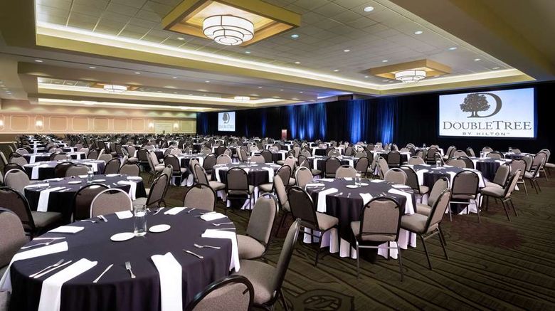 <b>DoubleTree by Hilton Columbia Meeting</b>. Images powered by <a href="https://iceportal.shijigroup.com/" title="IcePortal" target="_blank">IcePortal</a>.
