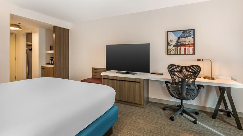 <b>Hilton Garden Inn Columbia/Northeast Room</b>. Images powered by <a href="https://iceportal.shijigroup.com/" title="IcePortal" target="_blank">IcePortal</a>.