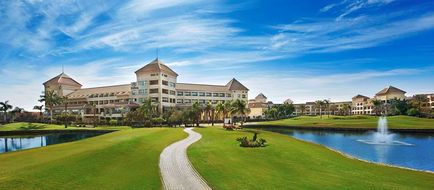 Hilton Pyramids Golf Exterior