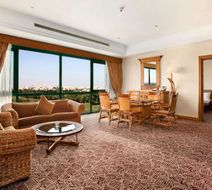 Hilton Pyramids Golf Room