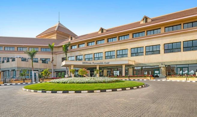 Hilton Pyramids Golf Exterior