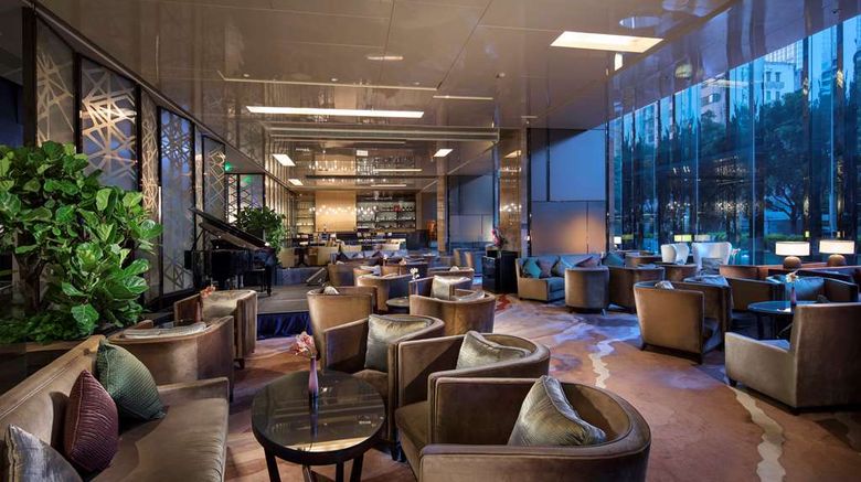<b>Hilton Guangzhou Tianhe Lobby</b>. Images powered by <a href="https://iceportal.shijigroup.com/" title="IcePortal" target="_blank">IcePortal</a>.