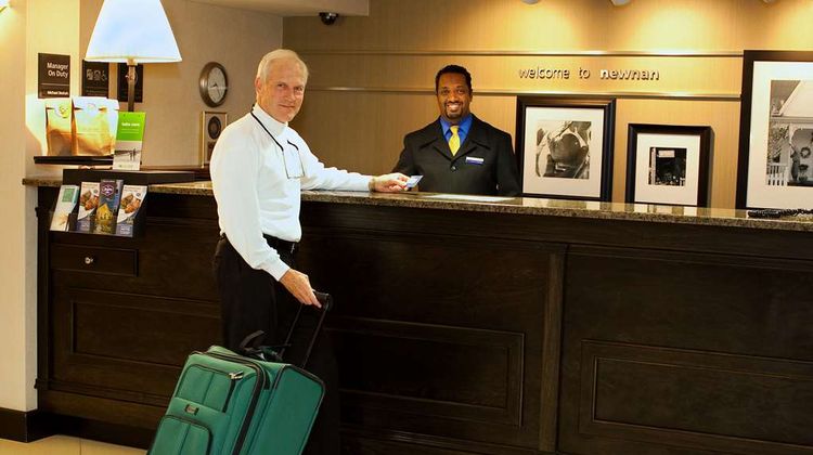 Hampton Inn Newnan Lobby