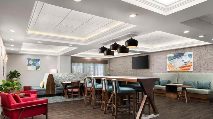 Hampton Inn Chicopee Lobby
