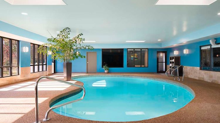 Hampton Inn Chicopee Pool