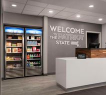 Hampton Inn Chicopee Lobby