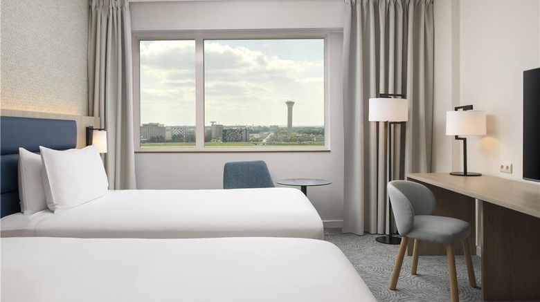 <b>Hilton Paris Charles de Gaulle Airport Room</b>. Images powered by <a href="https://iceportal.shijigroup.com/" title="IcePortal" target="_blank">IcePortal</a>.