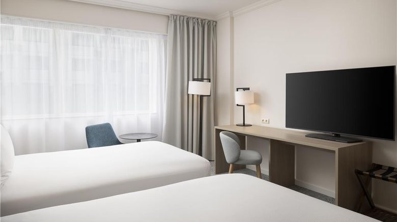 <b>Hilton Paris Charles de Gaulle Airport Room</b>. Images powered by <a href="https://iceportal.shijigroup.com/" title="IcePortal" target="_blank">IcePortal</a>.