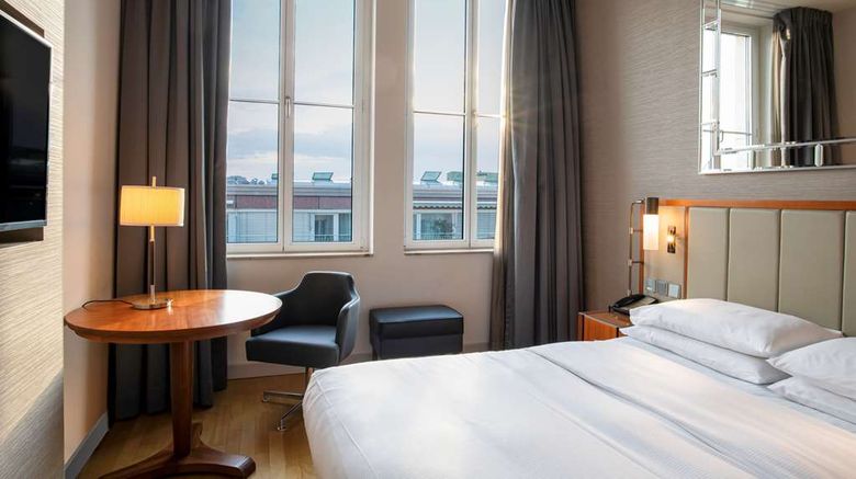 <b>Hilton Cologne Room</b>. Images powered by <a href="https://iceportal.shijigroup.com/" title="IcePortal" target="_blank">IcePortal</a>.