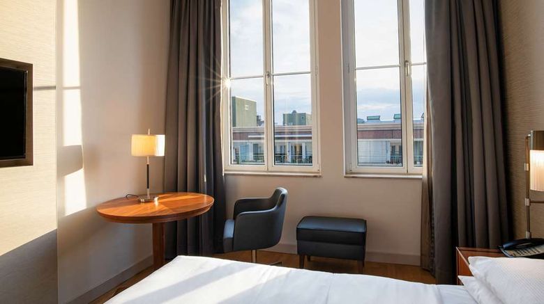 <b>Hilton Cologne Room</b>. Images powered by <a href="https://iceportal.shijigroup.com/" title="IcePortal" target="_blank">IcePortal</a>.