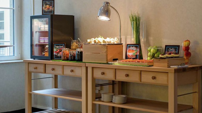 <b>Hilton Cologne Restaurant</b>. Images powered by <a href="https://iceportal.shijigroup.com/" title="IcePortal" target="_blank">IcePortal</a>.
