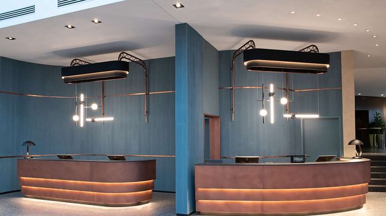 <b>Hilton Cologne Lobby</b>. Images powered by <a href="https://iceportal.shijigroup.com/" title="IcePortal" target="_blank">IcePortal</a>.