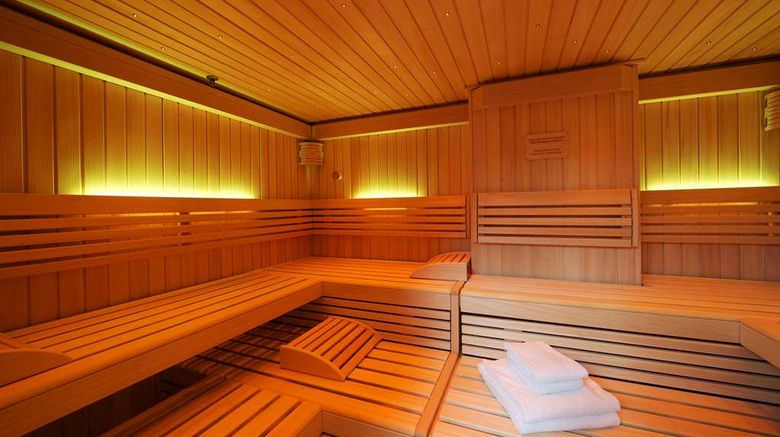 <b>Hilton Cologne Spa</b>. Images powered by <a href="https://iceportal.shijigroup.com/" title="IcePortal" target="_blank">IcePortal</a>.