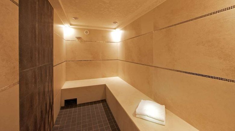 <b>Hilton Cologne Spa</b>. Images powered by <a href="https://iceportal.shijigroup.com/" title="IcePortal" target="_blank">IcePortal</a>.