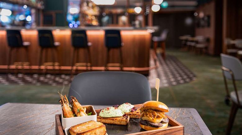 <b>Hilton Cologne Restaurant</b>. Images powered by <a href="https://iceportal.shijigroup.com/" title="IcePortal" target="_blank">IcePortal</a>.