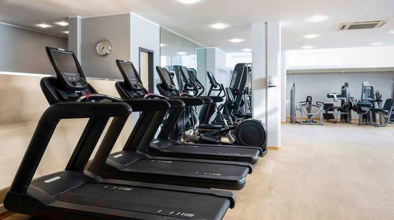 <b>Hilton Cologne Health</b>. Images powered by <a href="https://iceportal.shijigroup.com/" title="IcePortal" target="_blank">IcePortal</a>.