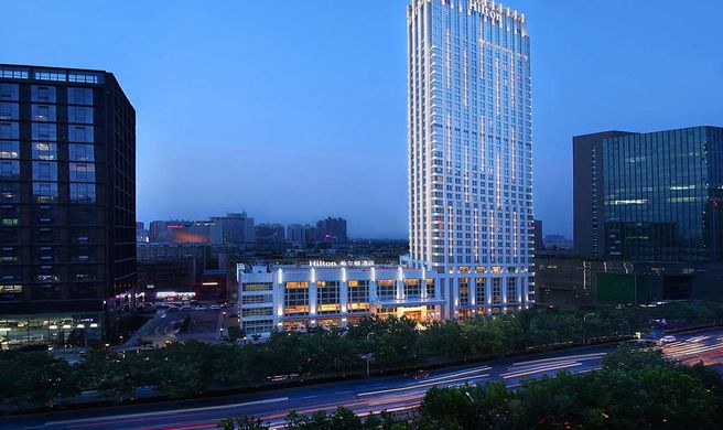 Hilton Zhengzhou Exterior