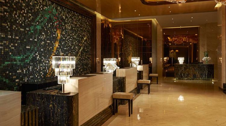 Hilton Zhengzhou Lobby