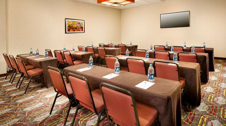 <b>Hampton Inn & Suites Chattanooga Meeting</b>. Images powered by <a href="https://iceportal.shijigroup.com/" title="IcePortal" target="_blank">IcePortal</a>.