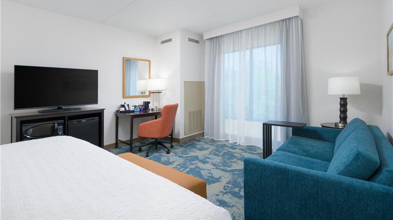<b>Hampton Inn & Suites Chattanooga Room</b>. Images powered by <a href="https://iceportal.shijigroup.com/" title="IcePortal" target="_blank">IcePortal</a>.