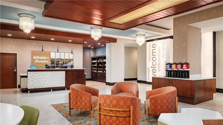 <b>Hampton Inn & Suites Chattanooga Lobby</b>. Images powered by <a href="https://iceportal.shijigroup.com/" title="IcePortal" target="_blank">IcePortal</a>.
