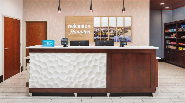 Hampton Inn & Suites Chattanooga Lobby