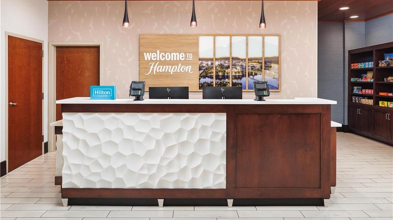 <b>Hampton Inn & Suites Chattanooga Lobby</b>. Images powered by <a href="https://iceportal.shijigroup.com/" title="IcePortal" target="_blank">IcePortal</a>.