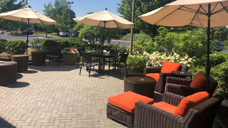 Hilton Garden Inn Addison Exterior