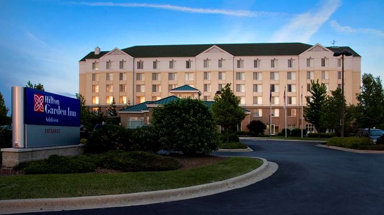 Hilton Garden Inn Addison Exterior