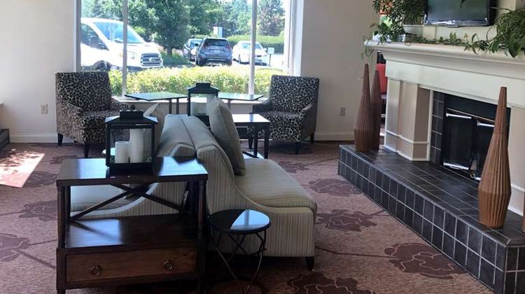 Hilton Garden Inn Addison Lobby