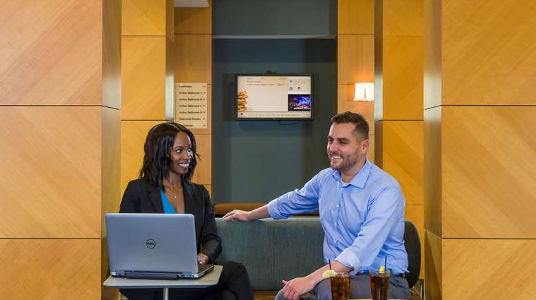 <b>Doubletree by Hilton Chicago Lobby</b>. Images powered by <a href="https://iceportal.shijigroup.com/" title="IcePortal" target="_blank">IcePortal</a>.
