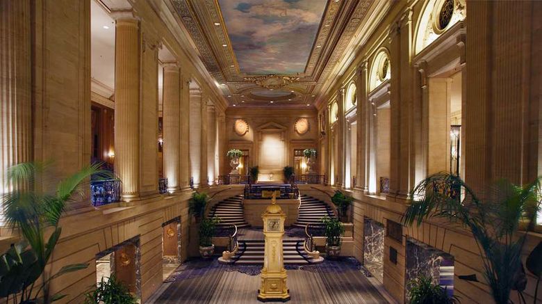 <b>Hilton Chicago Lobby</b>. Images powered by <a href="https://iceportal.shijigroup.com/" title="IcePortal" target="_blank">IcePortal</a>.