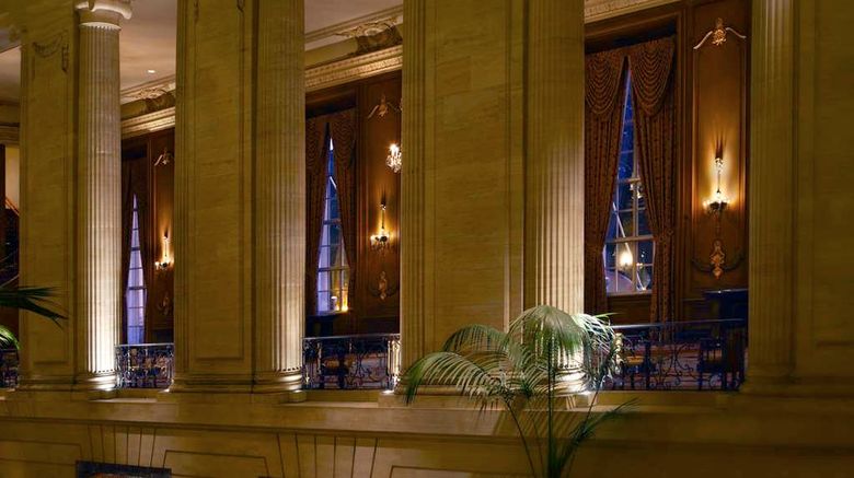 <b>Hilton Chicago Lobby</b>. Images powered by <a href="https://iceportal.shijigroup.com/" title="IcePortal" target="_blank">IcePortal</a>.