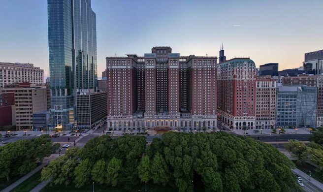 Hilton Chicago Exterior