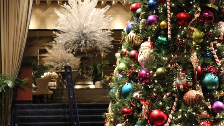 <b>The Drake Lobby</b>. Images powered by <a href="https://iceportal.shijigroup.com/" title="IcePortal" target="_blank">IcePortal</a>.