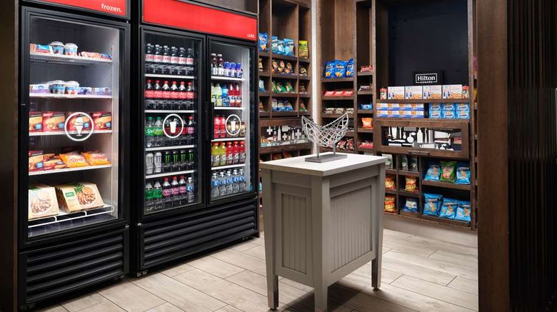 <b>Hampton Inn Downtown/Magnificent Mile Restaurant</b>. Images powered by <a href="https://iceportal.shijigroup.com/" title="IcePortal" target="_blank">IcePortal</a>.