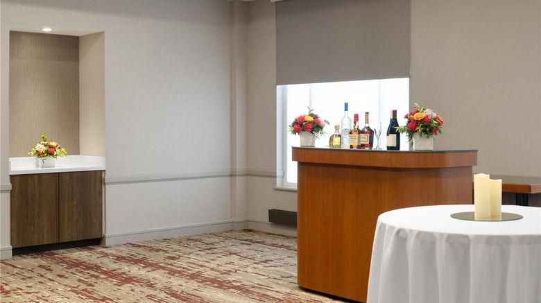 <b>Hilton Garden Inn Chicago Downtown Hotel Lobby</b>. Images powered by <a href="https://iceportal.shijigroup.com/" title="IcePortal" target="_blank">IcePortal</a>.