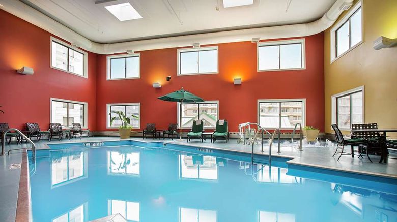 <b>Doubletree Hotel Chicago O'Hare Rosemont Pool</b>. Images powered by <a href="https://iceportal.shijigroup.com/" title="IcePortal" target="_blank">IcePortal</a>.