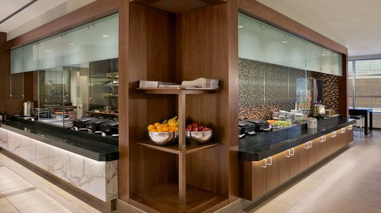 <b>Embassy Suites Chicago Downtown Restaurant</b>. Images powered by <a href="https://iceportal.shijigroup.com/" title="IcePortal" target="_blank">IcePortal</a>.