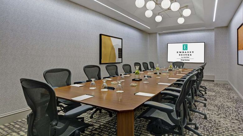 <b>Embassy Suites Chicago Downtown Meeting</b>. Images powered by <a href="https://iceportal.shijigroup.com/" title="IcePortal" target="_blank">IcePortal</a>.