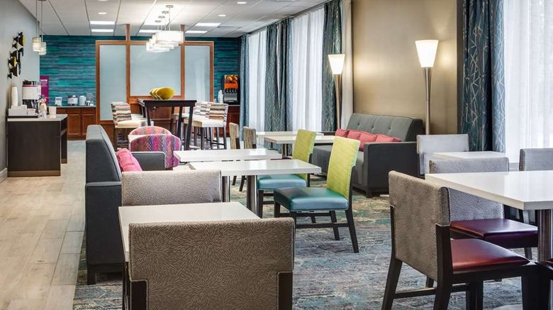 <b>Hampton Inn Freeport Lobby</b>. Images powered by <a href="https://iceportal.shijigroup.com/" title="IcePortal" target="_blank">IcePortal</a>.