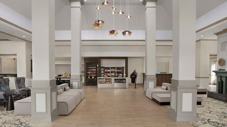 <b>Hilton Garden Inn Hoffman Estates Lobby</b>. Images powered by <a href="https://iceportal.shijigroup.com/" title="IcePortal" target="_blank">IcePortal</a>.